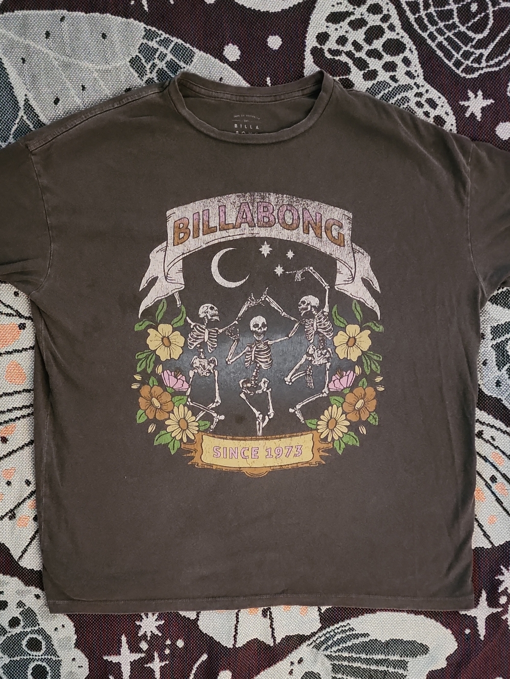 Billabong Charcoal Graphic Tee with Colorful Skeleton Print – Size Small